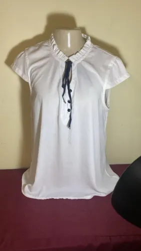 Camiseta Branca com lacinho / Camiseta Uta - Tamanho P