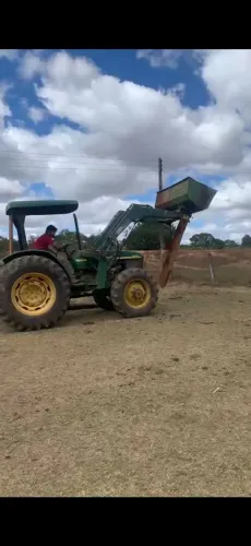 Trator jhon deere