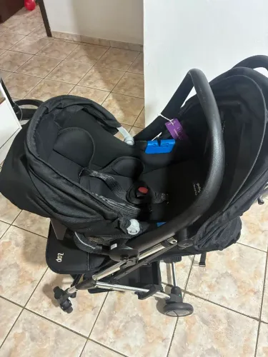 Kit Carrinho de bebê Burigotto + bebê conforto + base para veiculo