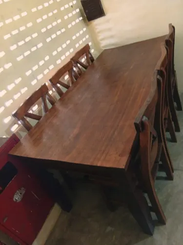 Mesa em madeira pura