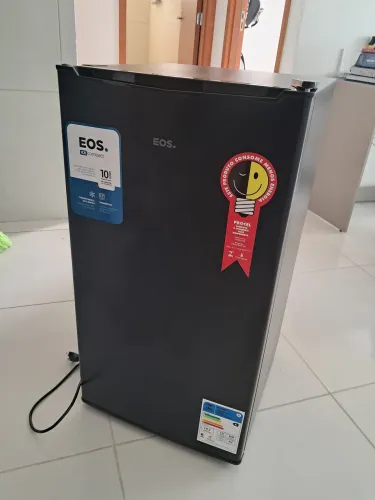 FRIGOBAR 93 LTS. 3 MESES DE USO. NA GARANTIA. 220V.