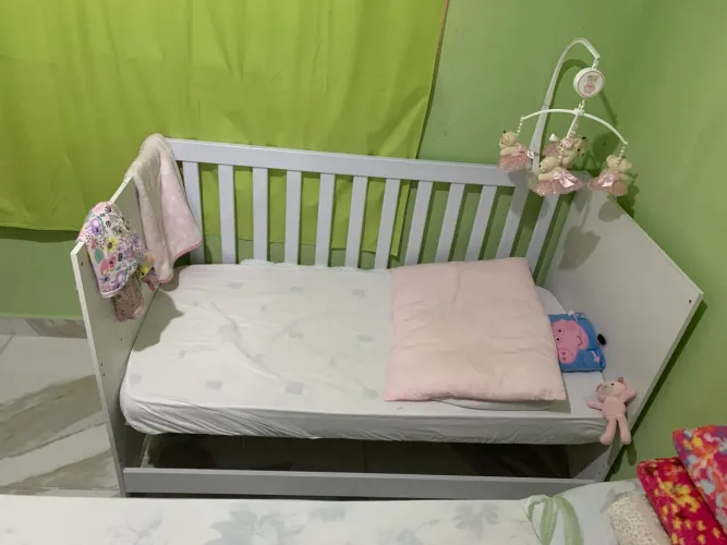 Berço que vira cama