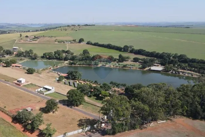 Terreno à Venda em Condomínio Fechado em Cosmópolis divisa com Paulínia com Vista para o L