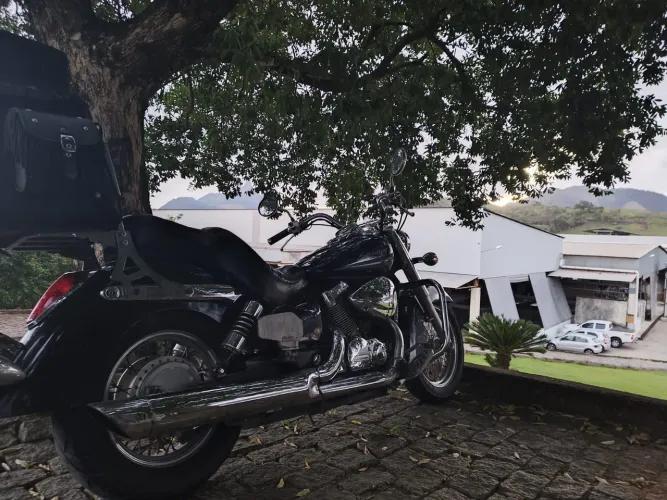 Shadow 750