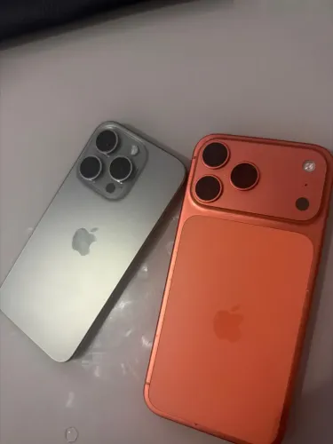 Vendo IPhone 17 pro max laranja e iPhone 15 pro