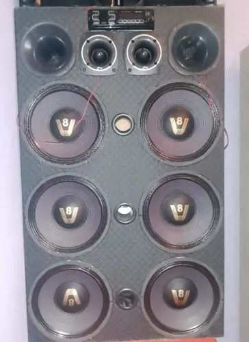 Caixa de som semi nova 