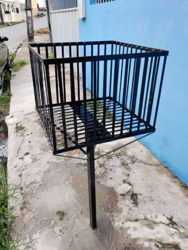 Lixeira quadrada 50 por 50 de calçada com entrega e instalação em toda Manaus