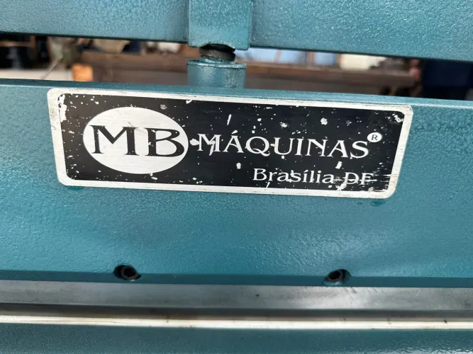Guilhotina manual para corte de chapas
