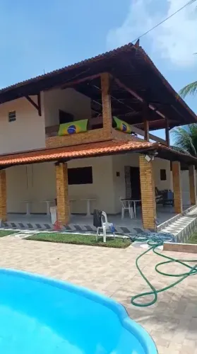 Ótima casa para venda em CARAPIBUS a poucos metros do mar com 3 quartos - Conde - PB