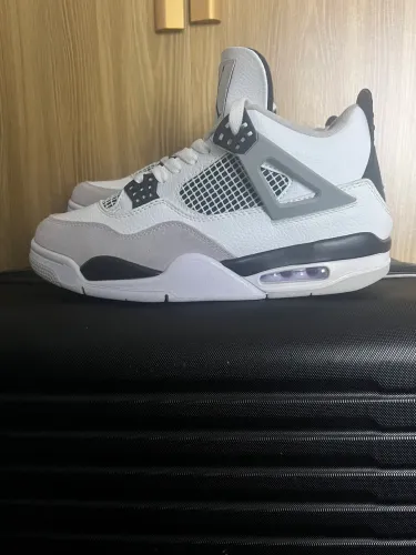 Air Jordan 4 Military Black 42!