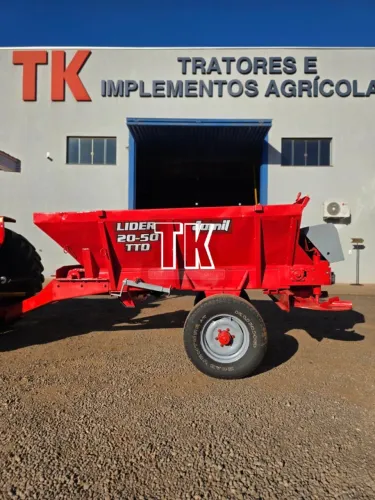 cod. 1499 DISTRIBUIDOR DE COMPOSTO ORGÂNICO 2.500 KG JUMIL - Tk Tratores Nova Andradina-MS