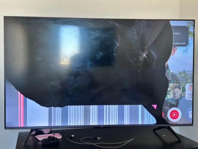     TV TCL QLED 55? C655 - Tela Quebrada - Liga Normalmente