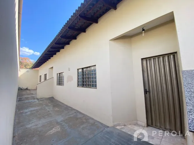 Casa Nº 02, 02 quartos, Rua Presidente Vargas, Jardim Presidente.