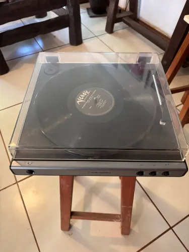 Toca discos Audio-Technica AT-LP60X