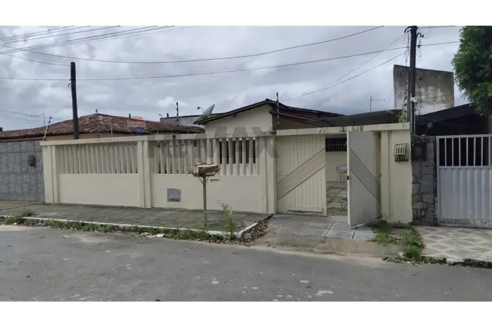 Casa Espaçosa na Cidade Universitária de Maceió