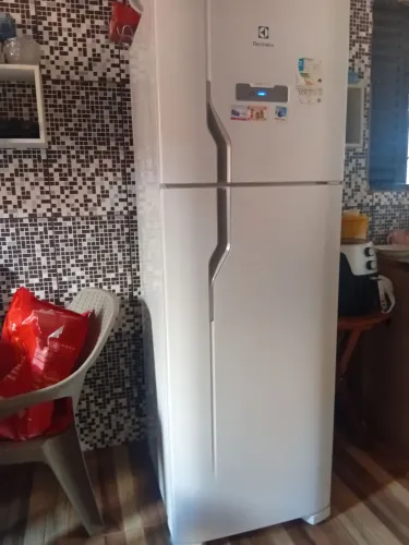 Geladeira semi nova em perfeitas condições