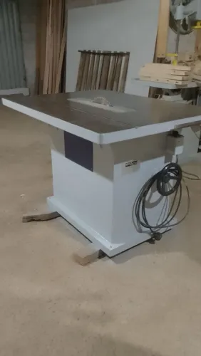 Serra circular mazutti, em ferro fundido.