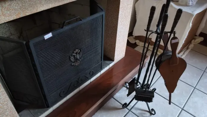 Grade e utensílios de ferro para lareira