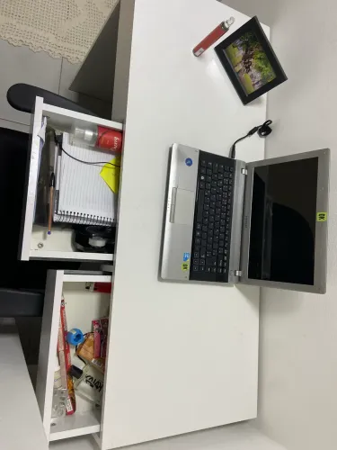 Escrivaninha + cadeira