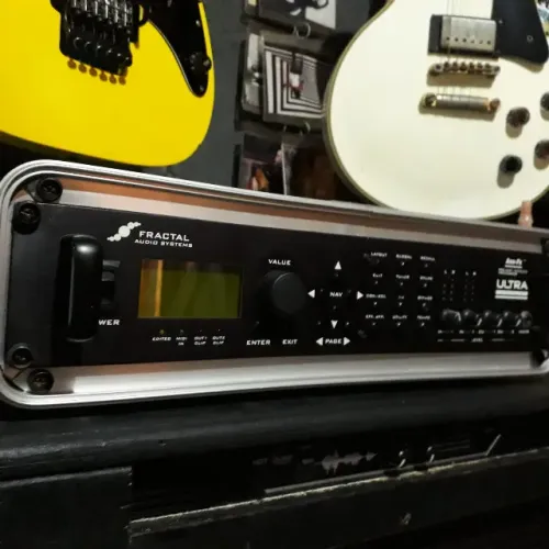 Rack de efeitos para guitarra Fractal AXE FX Ultra com case