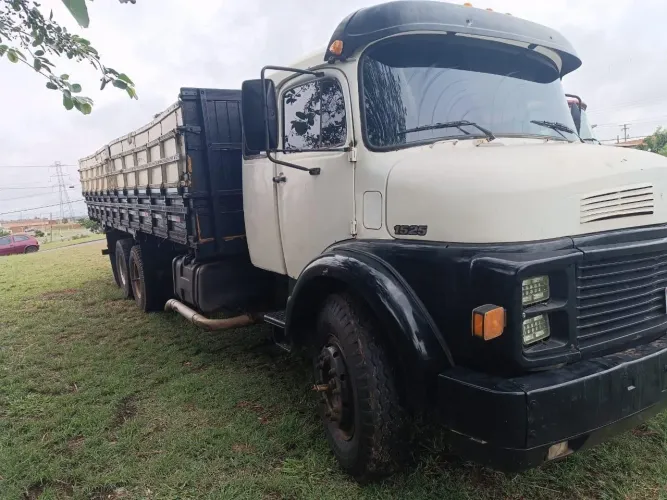 Vende-se MB 1525 1987 - Trucado, Graneleiro, Leito com Cama extremamente CONSERVADO