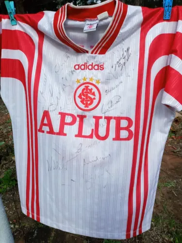 Vendo camisa do Inter oficial autografada