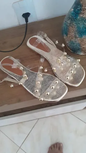 Sandálias novas