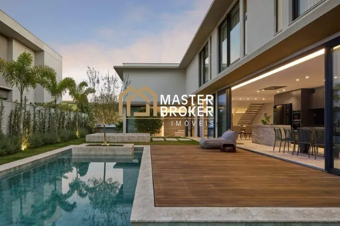 Casa à venda, 4 suítes, piscina, lareira externa, localização privilegiada em Alphaville L