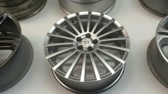 Roda aro 18 Scorro Raiada Hiper Prata Toyota Corolla 5X100 