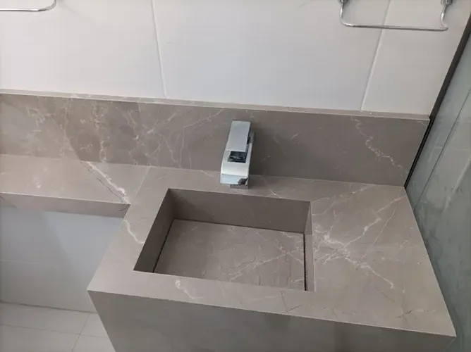 Bancada e nicho em porcelanato 