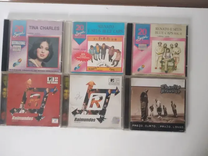 Desapego de 5 cds diversos.