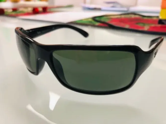 Óculos de sol Ray-Ban modelo RB4075 601/58