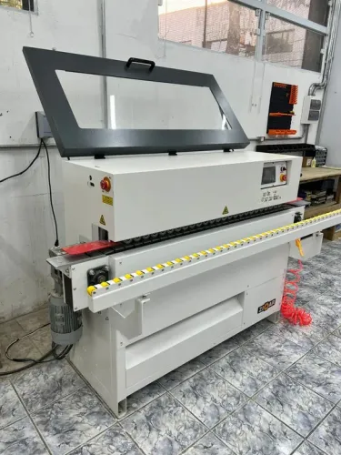 Coladeira de Fita de Borda Automática