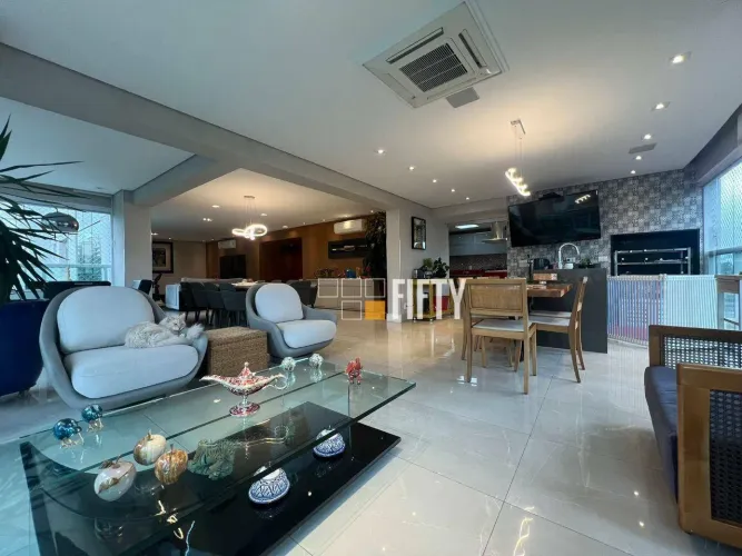 Oportunidade com 3 suites 5 vagas no melhor do Campo Belo !
