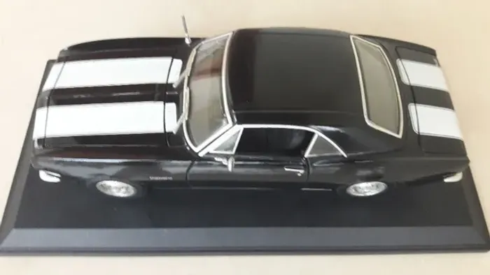 Maisto - Chevrolet Camaro 1967 - Escala 1:18 - Metal Collection Colecionadores