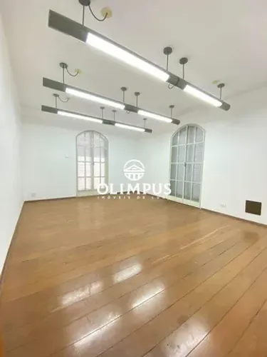 Excelente casa de 500m² de área construída, 683m² de terreno com ótima localização em Uber
