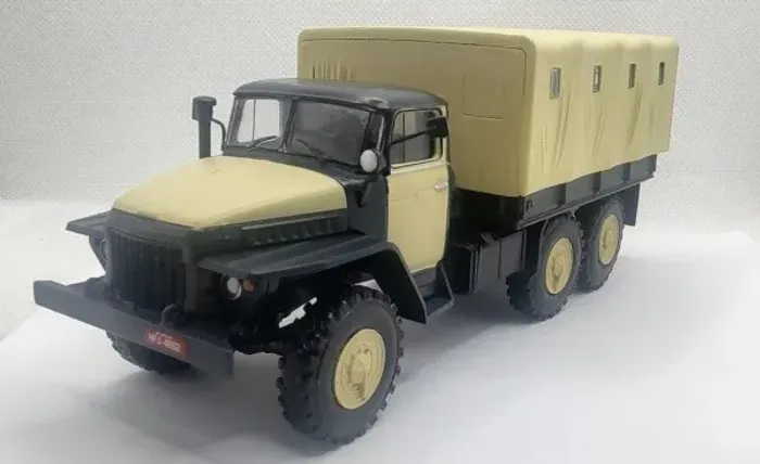 Coleção Caminhões Brasileiros Ural 375/4320 1/43 (caixa)