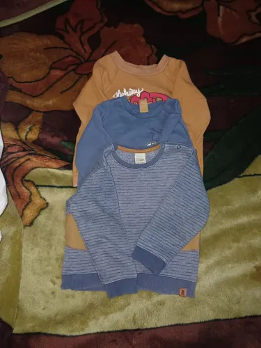 Conjunto de blusas usadas