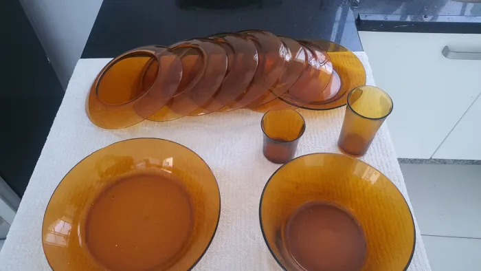 Pratos  vasilha e copo antigos