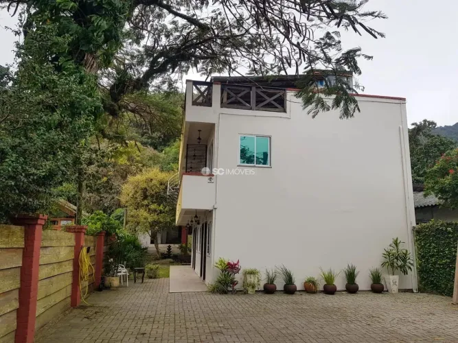 Pousada na Barra da Lagoa de frente para lagoa