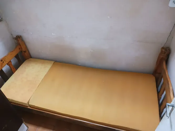 Cama de solteiro .Aceito troca.