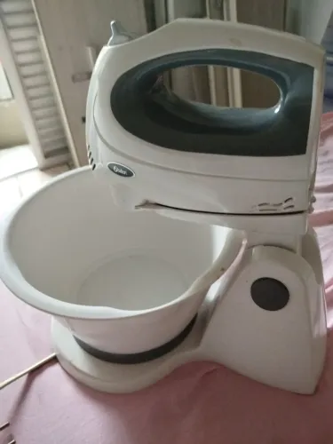 Batedeira Oster - nova - Em ótimo estado!