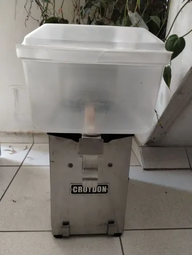 Refresqueira (Suqueira), 1 cuba, 220v, marca Croydon