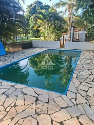 ## ?? **SÍTIO NA DIVISA DE CACHOEIRAS DE MACACU 20.000 m²** à venda