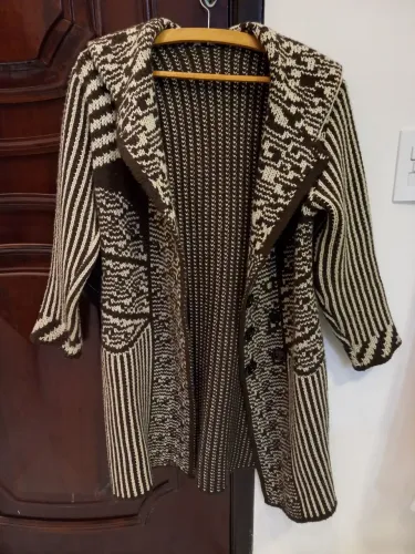 Casaco Tricot Listrado Marrom e Branco