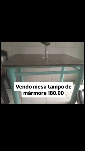 Balcões e prateleiras e mesas 