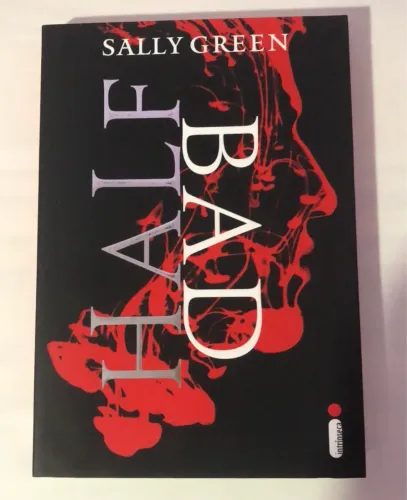 Livro ?Half Bad?, de Sally Green