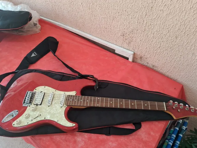 Guitarra Elétrica Vermelha Sparkle