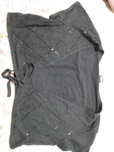 Blusa feminina com detalhes em paetês