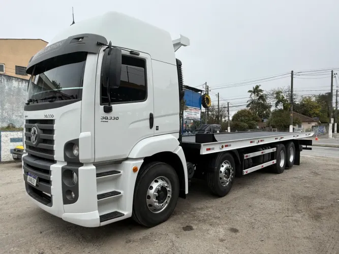 Vw 30330 2023 plataforma prancha guincho 68.000km bitruck 